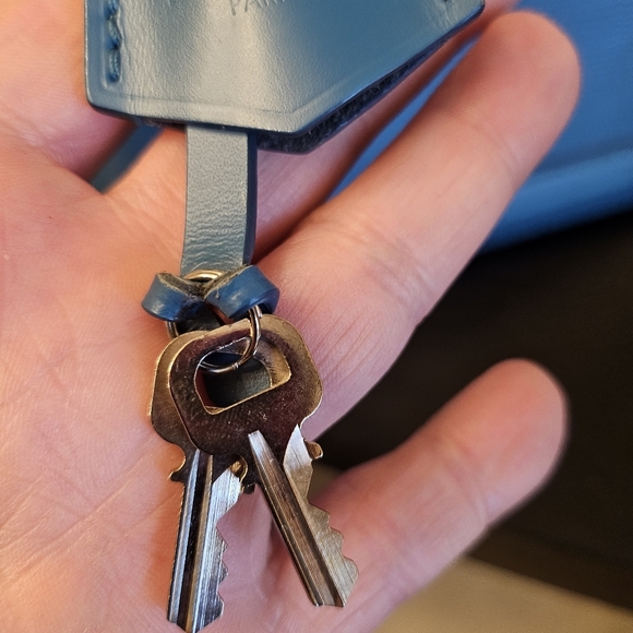 ✨ Authentic Louis Vuitton Alma BB in rare Cyan Épi leather. - Picture 13 of 16